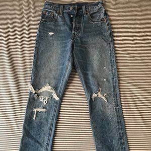 Vintage ripped Levi’s W28 L32